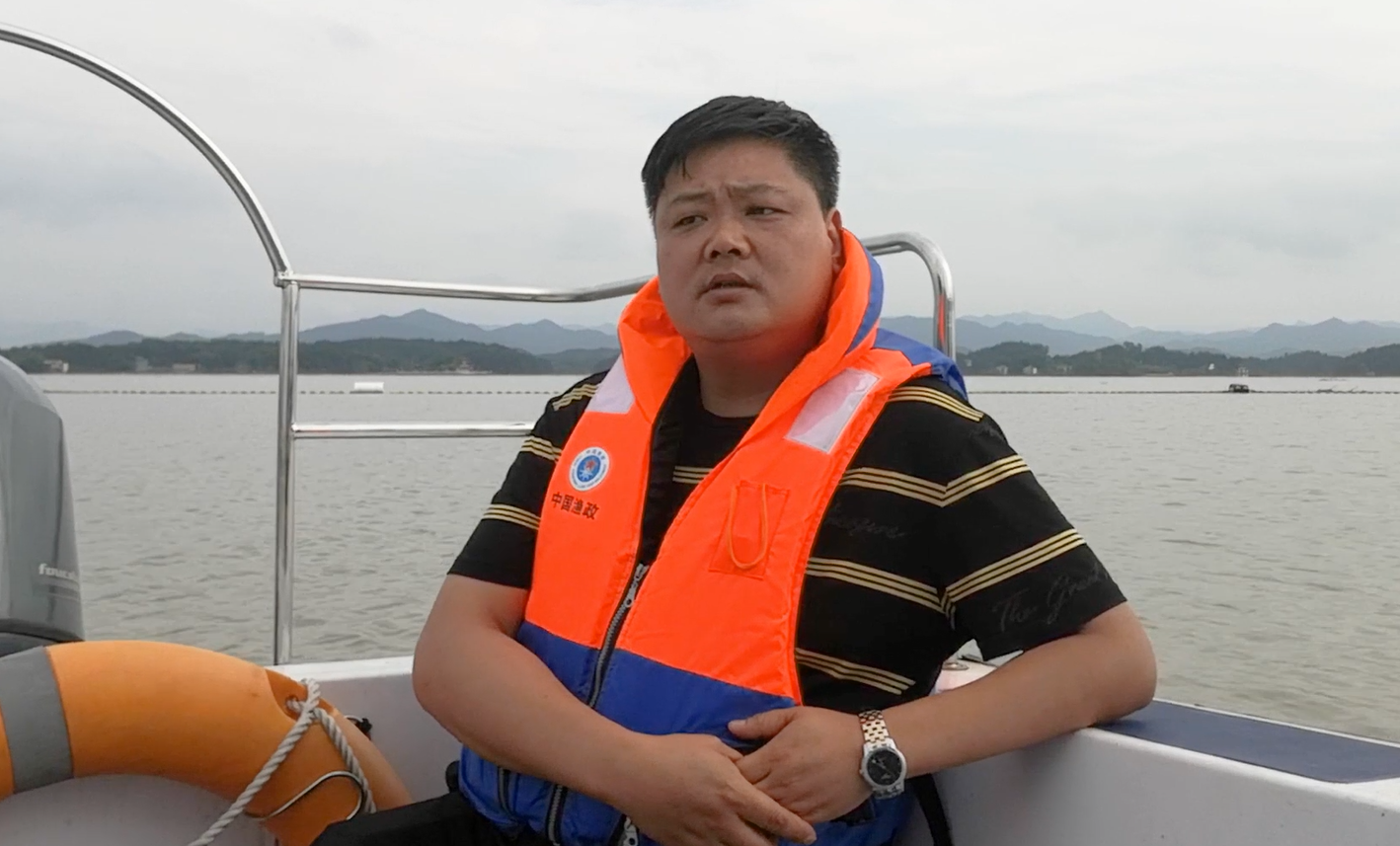 灾情就是命令，抗洪抢险恢复生产两手抓——公司董事、副总经理吕锡全